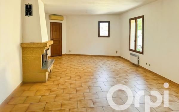 Maison à vendre    4 pièces •  Montfrin