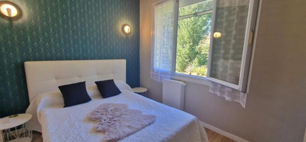 Maison Chateau L Evêque 5 pièces 116 m2-Terrain 2998 m2