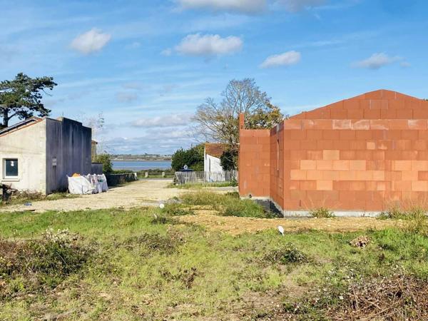 Terrain constructible - Bord de Mer - avec Vue