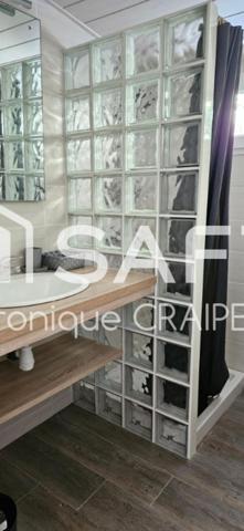 Maison  de ville de 60m² avec 2 chambres située en impasse à 400mètres des plages, de l'embarcadère et du centre ville