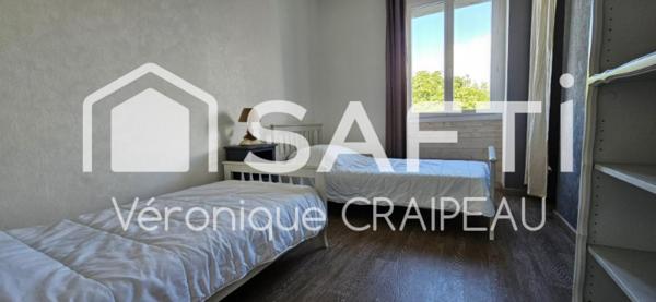 Maison  de ville de 60m² avec 2 chambres située en impasse à 400mètres des plages, de l'embarcadère et du centre ville