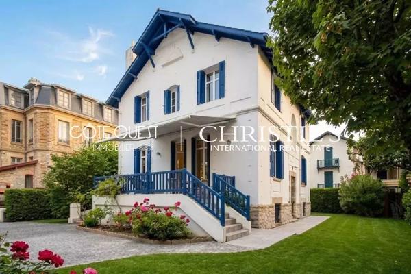 À vendre Biarritz quartier Saint-Charles - Élégante maison de ville à deux pas des commerces et des plages