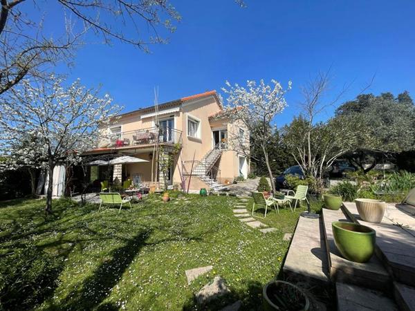 Villa  en impasse, sans vis-à-vis avec piscine