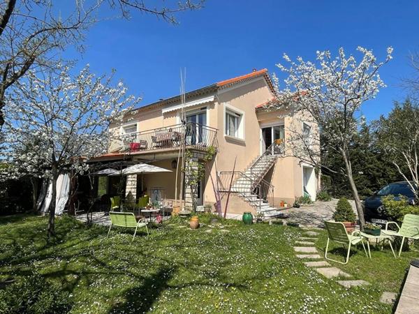 Villa  en impasse, sans vis-à-vis avec piscine