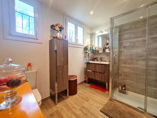 Villa  en impasse, sans vis-à-vis avec piscine