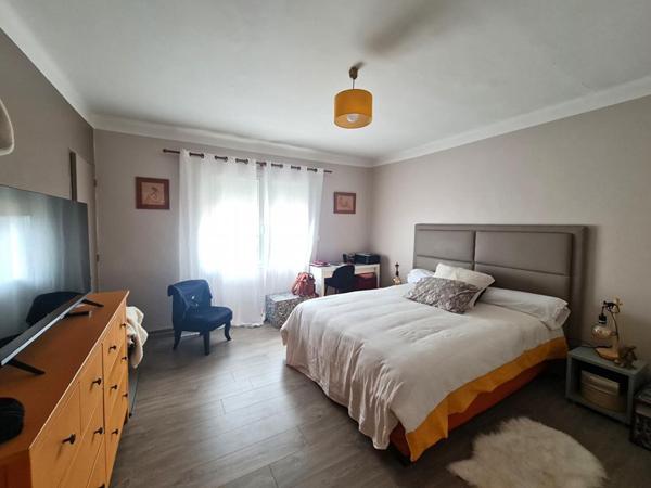 Villa  en impasse, sans vis-à-vis avec piscine