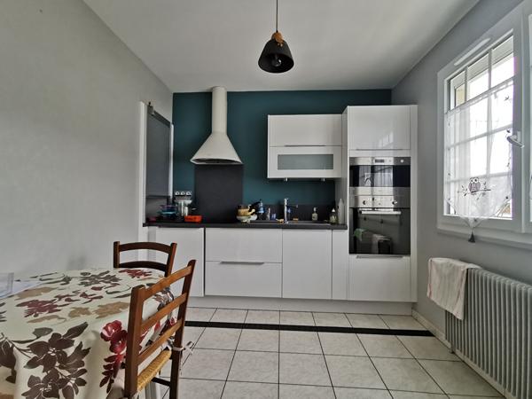 Trélazé Jolie Maison très beau jardin