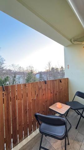 Appartement  4 pièce(s) 66.20 m² + cave , grenier et balcon