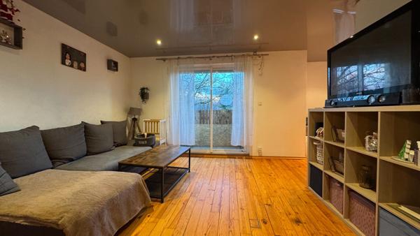 Appartement  4 pièce(s) 66.20 m² + cave , grenier et balcon