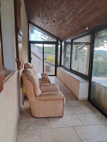 Propriété avec maison d'habitation, grange aménageable, terrains à bâtir et terres agricoles à vendre à SALVEZOU à proximité de CAHORS