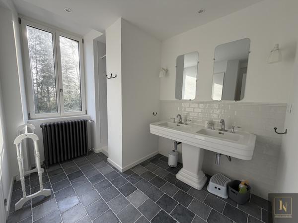Maison 10 pièce(s) 5 chambre(s) 210 m²