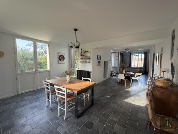 Maison 10 pièce(s) 5 chambre(s) 210 m²