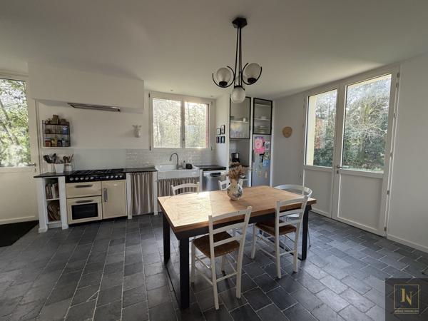 Maison 10 pièce(s) 5 chambre(s) 210 m²