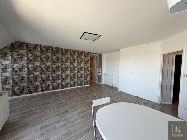 Appartement
                                                                                                                                                                                                                                                                                                                        3 pièce(s)                                                                                                                                                                                                          2 chambre(s)                                                                                                                                                                                                          69  m²