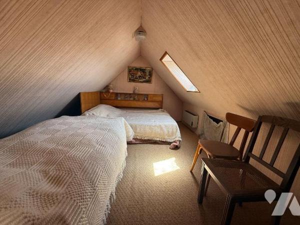 Idéalement située au centre de la commune, 
Découvrez cette cette belle maison et son très ter...
