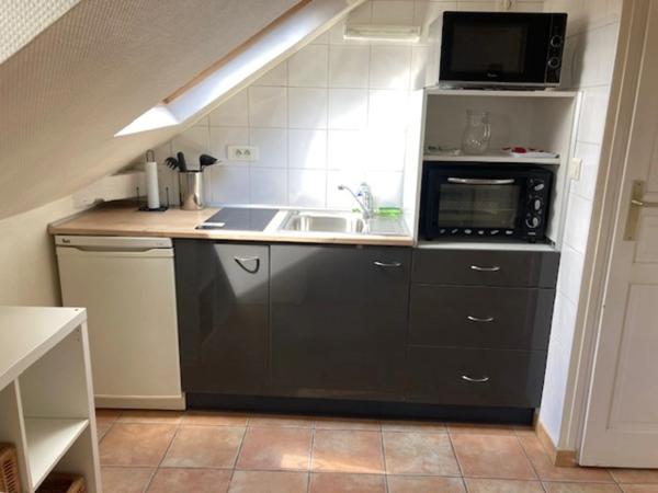 Rouen Vieux-Marché / Gare : Studio rénové de 17 m² avec vue panoramique et charges limitées !