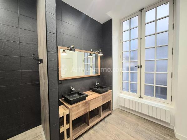 Vente                                                      Appartement
                        
                                         120 m2                     à Clermont-Ferrand