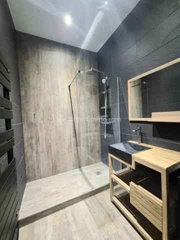 Vente                                                      Appartement
                        
                                         120 m2                     à Clermont-Ferrand