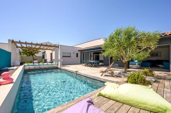 Maison à vendre 856 080 € L'Houmeau 5 p 157 m² DPE A