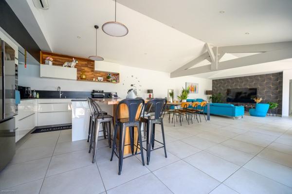 Maison à vendre 856 080 € L'Houmeau 5 p 157 m² DPE A