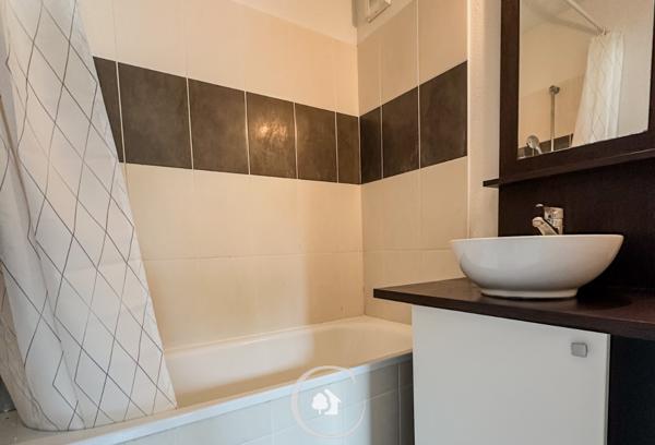 Parempuyre (33290) JOLI APPARTEMENT T2 - BALCON - PARKING - LOC MEUBLE