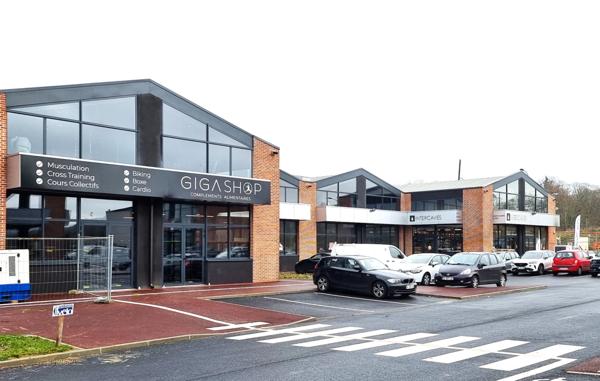 A louer Local commercial 150 m2 (sport, restaurant, boutiques, bureaux, cabinet médical..., nombreuses enseignes)