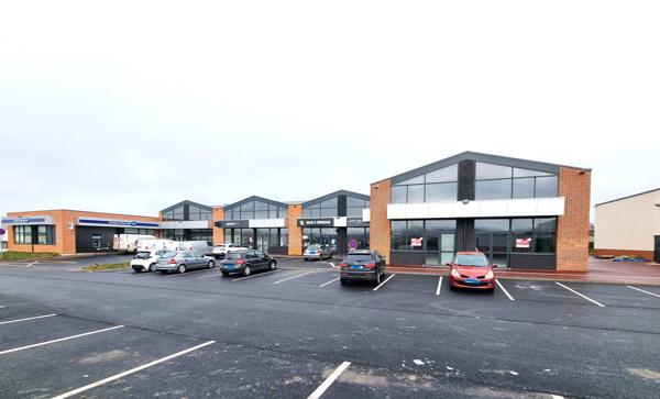 A louer Local commercial 150 m2 (sport, restaurant, boutiques, bureaux, cabinet médical..., nombreuses enseignes)