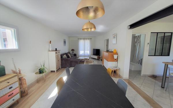 Maison rénovée avec piscine à Saint-Georges-des-Gardes