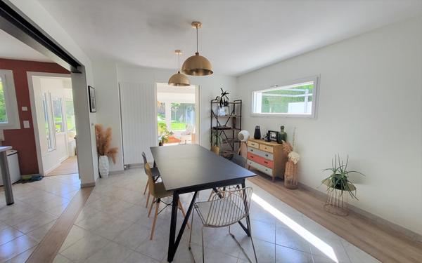 Maison rénovée avec piscine à Saint-Georges-des-Gardes