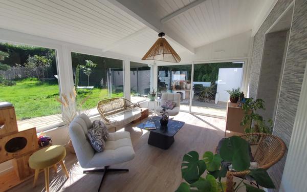 Maison rénovée avec piscine à Saint-Georges-des-Gardes