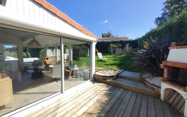 Maison rénovée avec piscine à Saint-Georges-des-Gardes