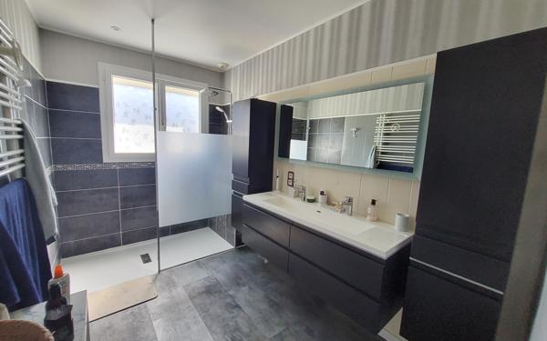 Maison rénovée avec piscine à Saint-Georges-des-Gardes