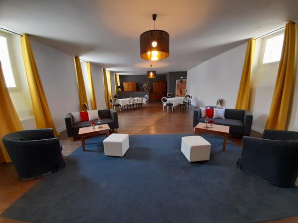 Immeuble actuellement Hotel/Restaurant rénové