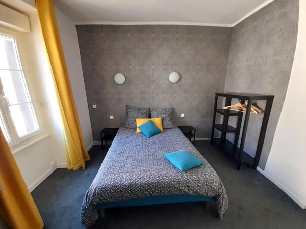 Immeuble actuellement Hotel/Restaurant rénové