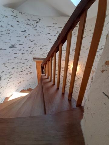 Immeuble actuellement Hotel/Restaurant rénové