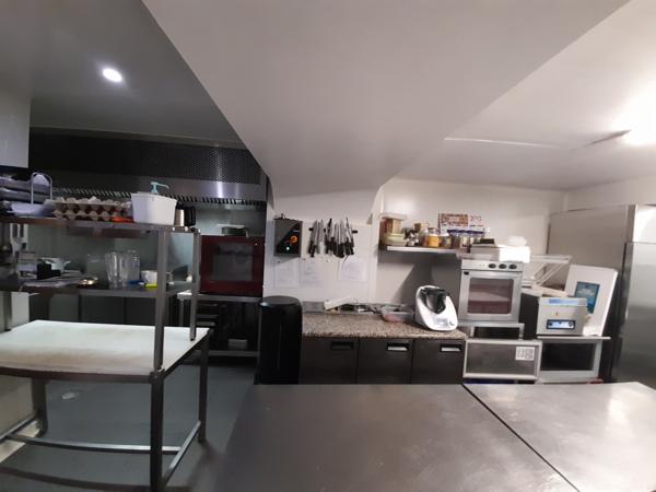 Immeuble actuellement Hotel/Restaurant rénové