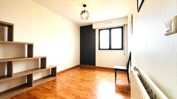 Dpt Finistère (29), à vendre QUIMPER appartement T4 de 77 m² habitable - Terrasse - 3 Balcons - Cave.