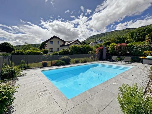 Maison contemporaine d’exception de 180m2 avec 5 chambres et vues sur le Mont Blanc et Jura