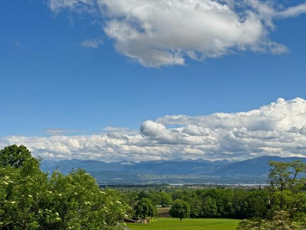 Maison contemporaine d’exception de 180m2 avec 5 chambres et vues sur le Mont Blanc et Jura