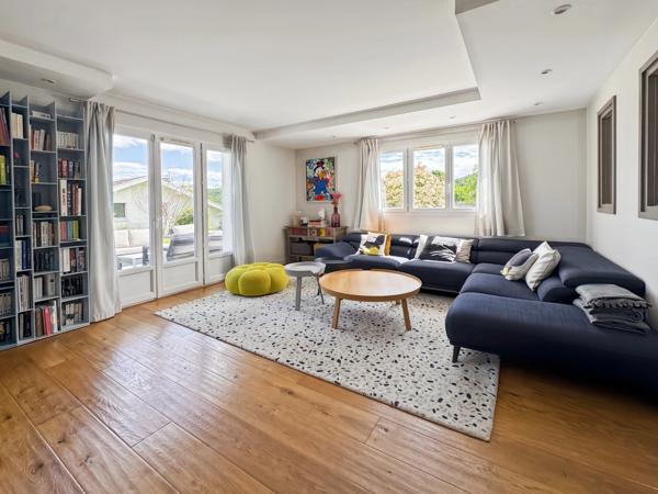 Maison contemporaine d’exception de 180m2 avec 5 chambres et vues sur le Mont Blanc et Jura