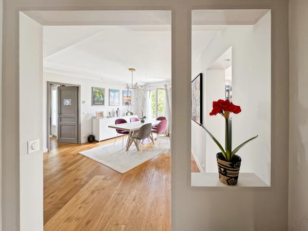 Maison contemporaine d’exception de 180m2 avec 5 chambres et vues sur le Mont Blanc et Jura