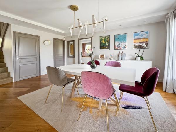 Maison contemporaine d’exception de 180m2 avec 5 chambres et vues sur le Mont Blanc et Jura