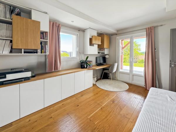 Maison contemporaine d’exception de 180m2 avec 5 chambres et vues sur le Mont Blanc et Jura