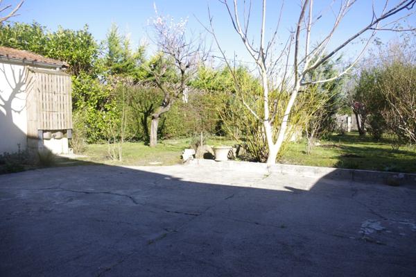 Maison à vendre à Vic Fezensac 32190 , 6 pièces, 3 chambres, jardin exposition Sud /Est, puits, garage et parking.