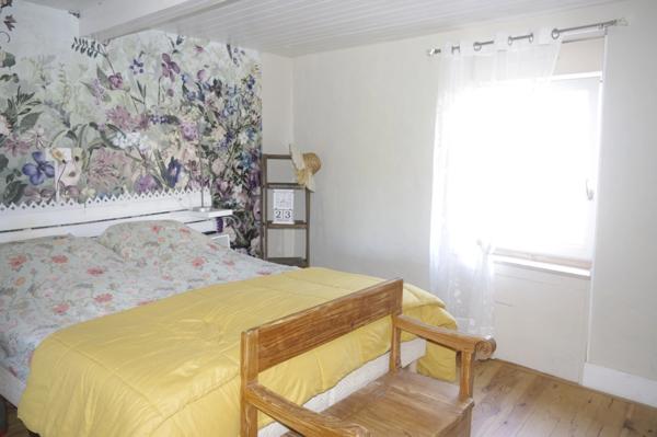 Maison à vendre à Vic Fezensac 32190 , 6 pièces, 3 chambres, jardin exposition Sud /Est, puits, garage et parking.