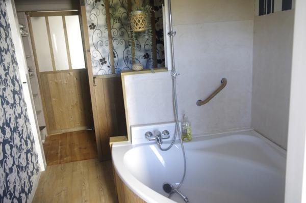 Maison à vendre à Vic Fezensac 32190 , 6 pièces, 3 chambres, jardin exposition Sud /Est, puits, garage et parking.