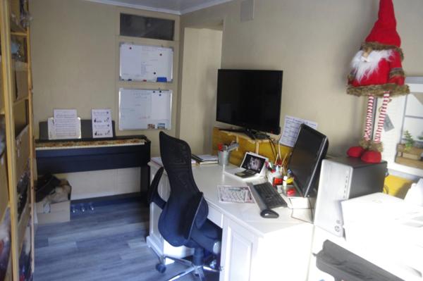 Maison à vendre à Vic Fezensac 32190 , 6 pièces, 3 chambres, jardin exposition Sud /Est, puits, garage et parking.