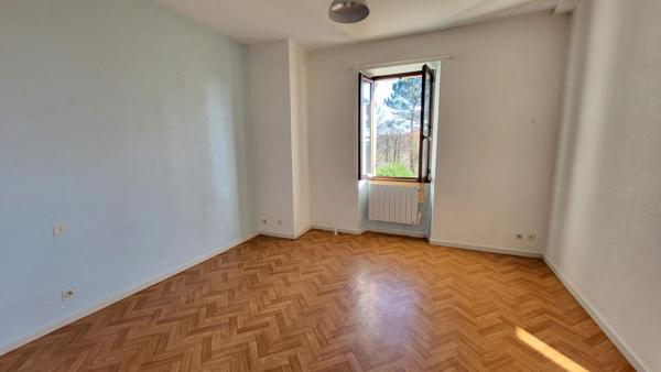 Proche de Saint Germain du Salembre maison de 169 m² de 6 pièces piscine grange sur 1835 m²