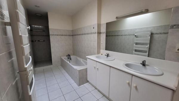 Proche de Saint Germain du Salembre maison de 169 m² de 6 pièces piscine grange sur 1835 m²