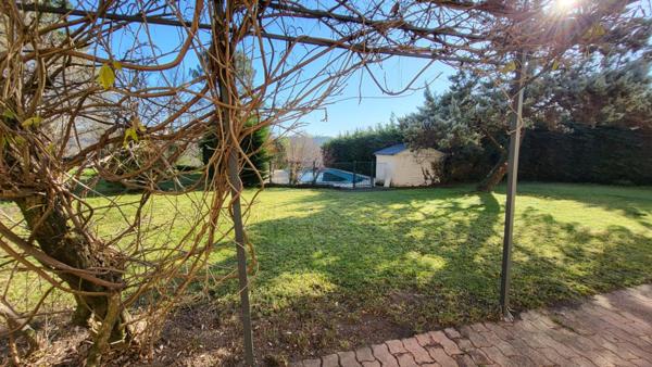 Proche de Saint Germain du Salembre maison de 169 m² de 6 pièces piscine grange sur 1835 m²